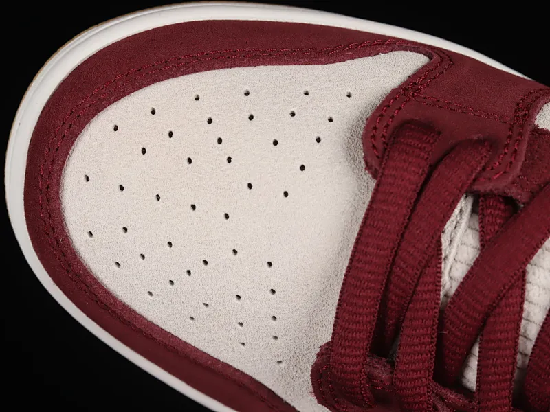 All categories Nk SB Dunk Series Nk SB Dunk Low Low-top sneakers M version Skate Like a Girl x Nk SB Dunk Low joint model Strawberry Bear SB low-top casual sports skateboard shoes DX4589-600